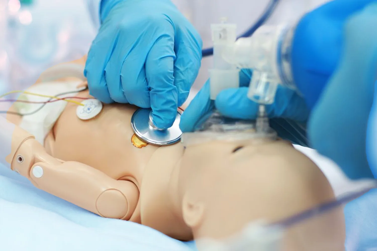 الإنعاش القلبي الرئوي للأطفال (CPR): الخطوات الصحيحة لإنقاذ حياة الطفل