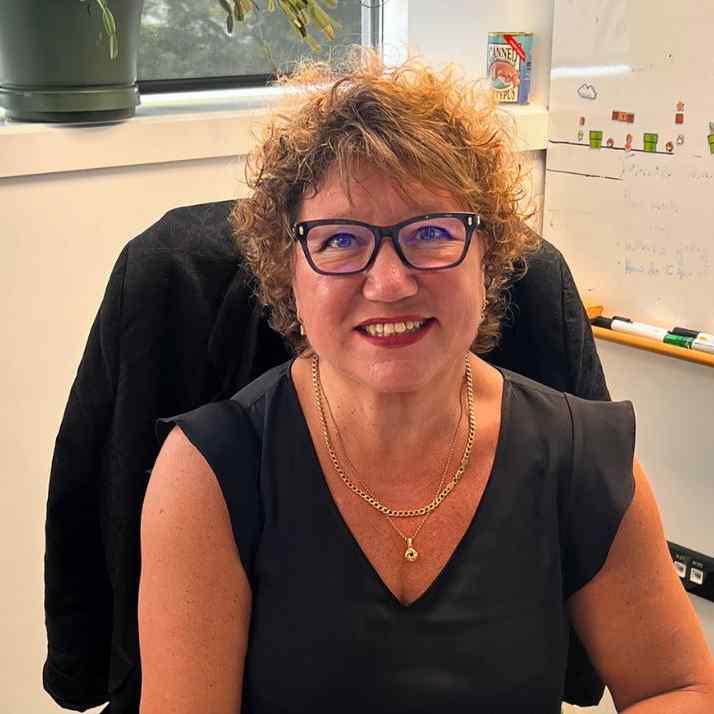 Dr. Lucy Shieffelbien